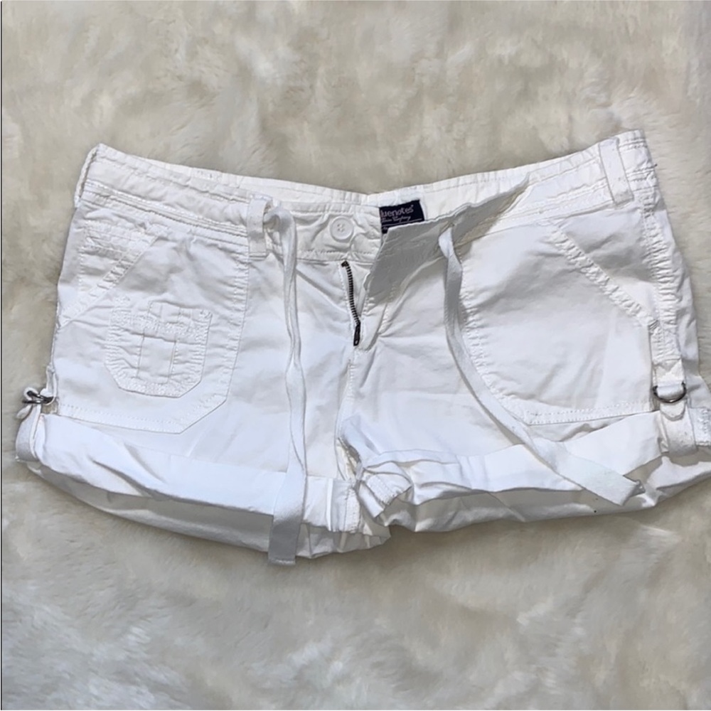 White cargo woman’s shorts